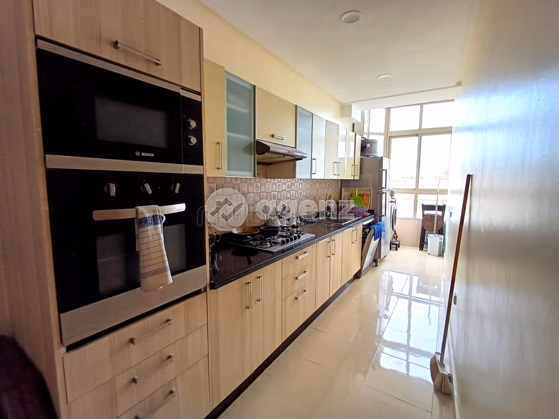 Piso en venta en Aïn Sebaâ. Superficie de 101 m². Ascensor y plazas de aparcamiento