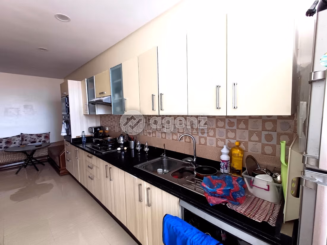 Piso en venta en Aïn Sebaâ. Superficie de 101 m². Ascensor y plazas de aparcamiento