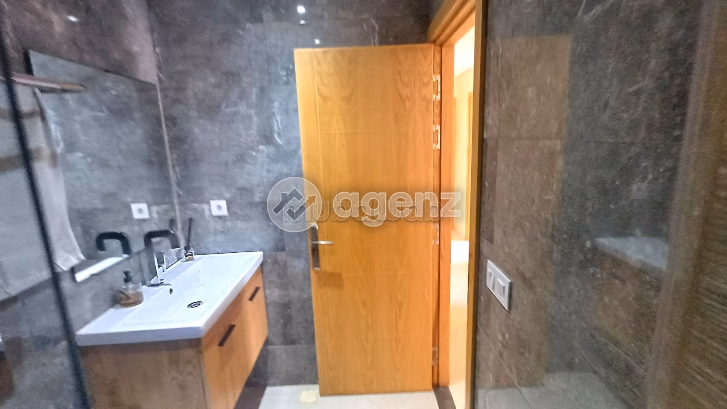 Appartement à vendre 132 m², 4 chambres Errahma Dar Bouazza