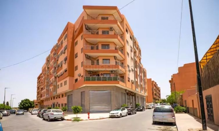 Bel studio à vendre á madam plaza. Surface de 61 m². Meublé