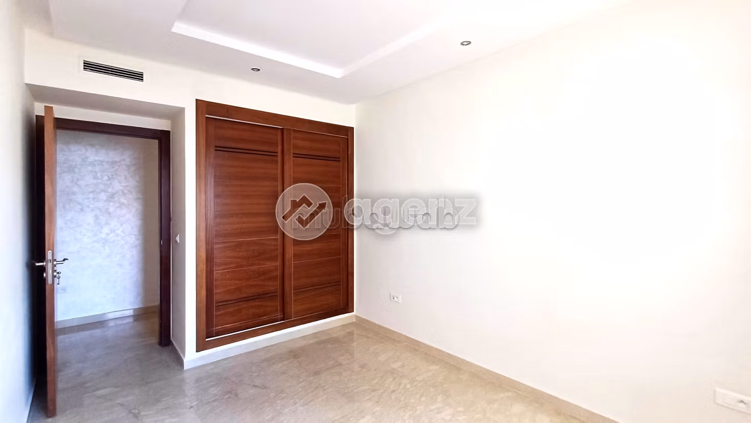 Se alquila este piso en Quartier du Parc. Area 108 m². Con garaje y ascensor