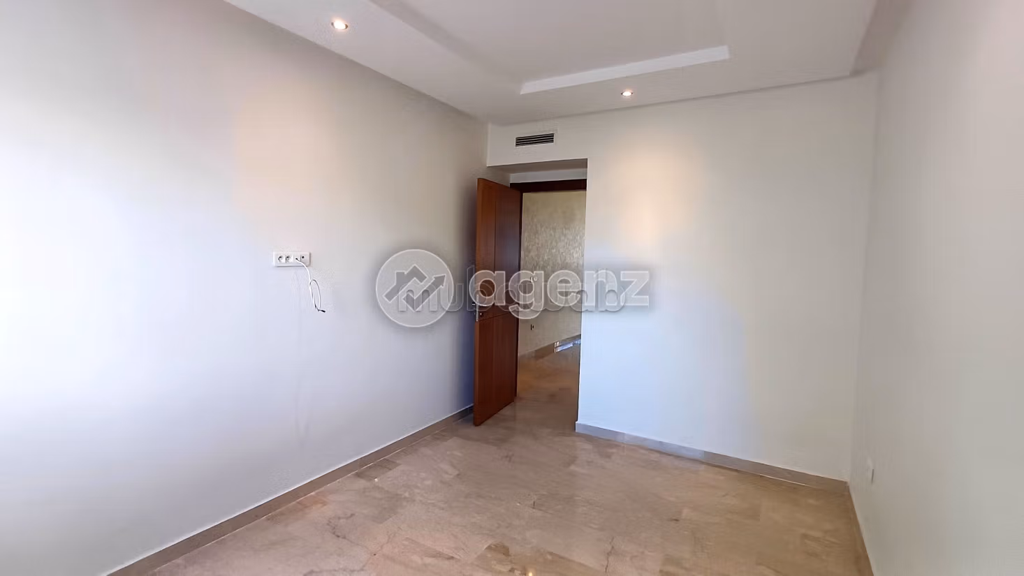 Se alquila este piso en Quartier du Parc. Area 108 m². Con garaje y ascensor