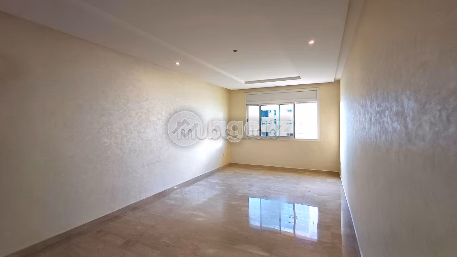 Se alquila este piso en Quartier du Parc. Area 108 m². Con garaje y ascensor