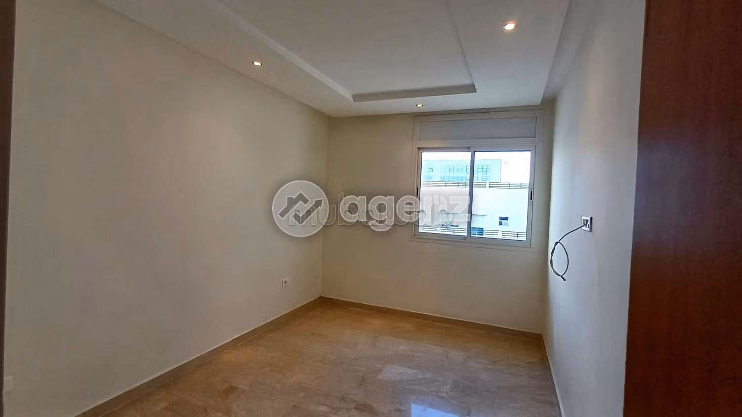 Se alquila este piso en Quartier du Parc. Area 108 m². Con garaje y ascensor