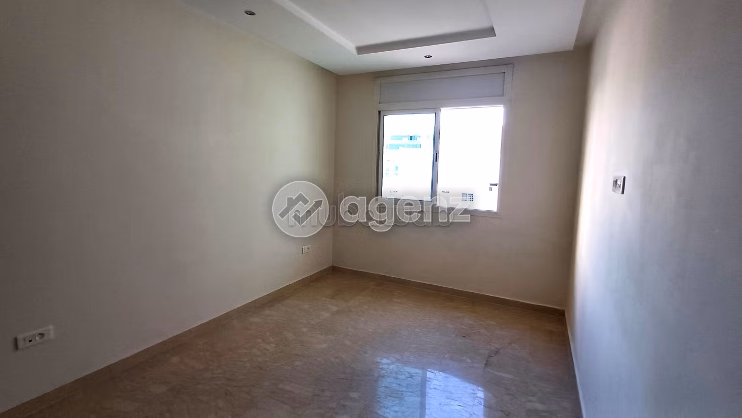 Se alquila este piso en Quartier du Parc. Area 108 m². Con garaje y ascensor
