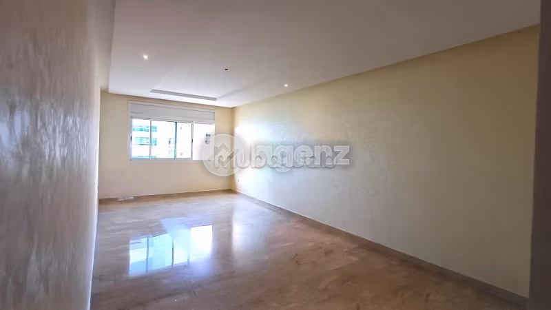 Se alquila este piso en Quartier du Parc. Area 108 m². Con garaje y ascensor