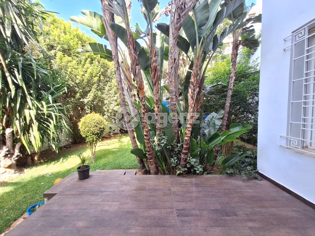 Luxury villa for sale in Palmier. 4 lovely rooms. Parking spaces and beautiful garden