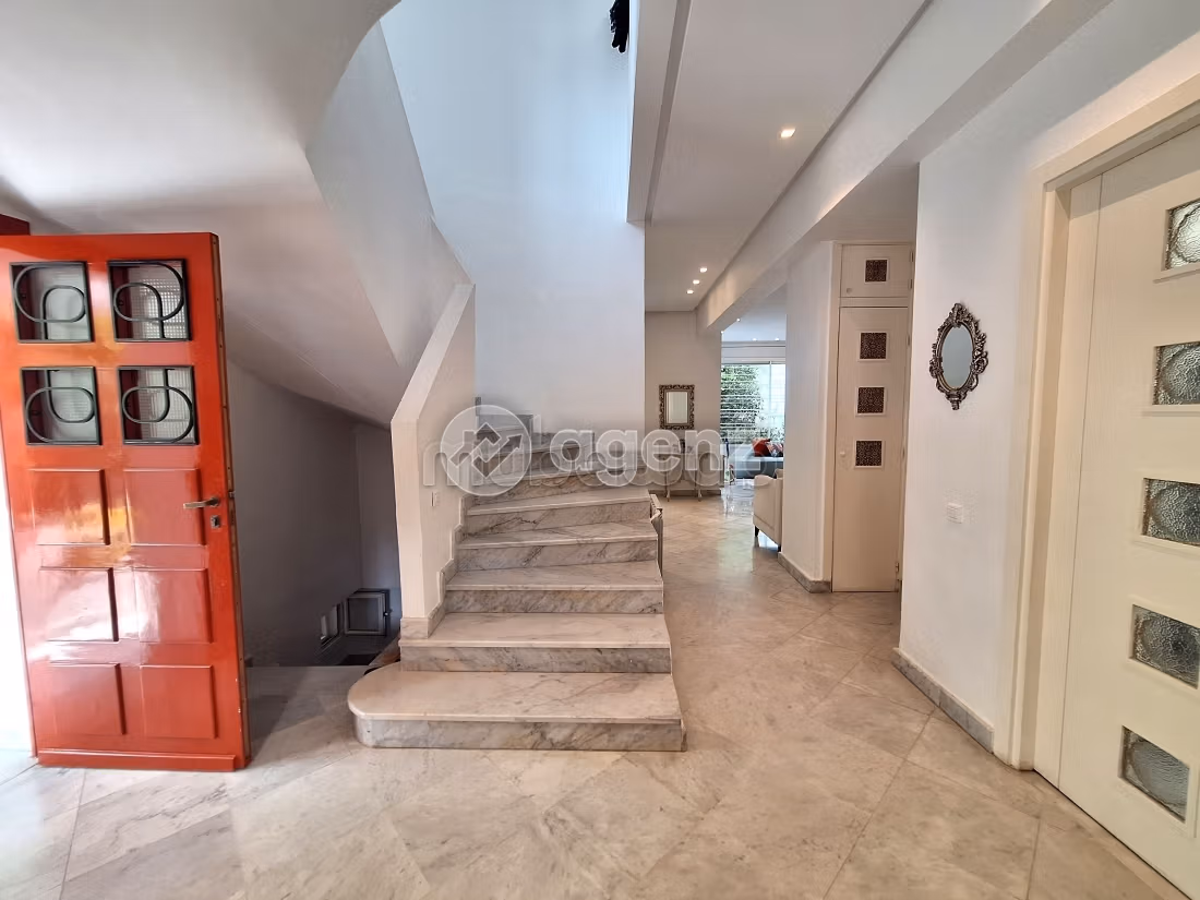 Luxury villa for sale in Palmier. 4 lovely rooms. Parking spaces and beautiful garden