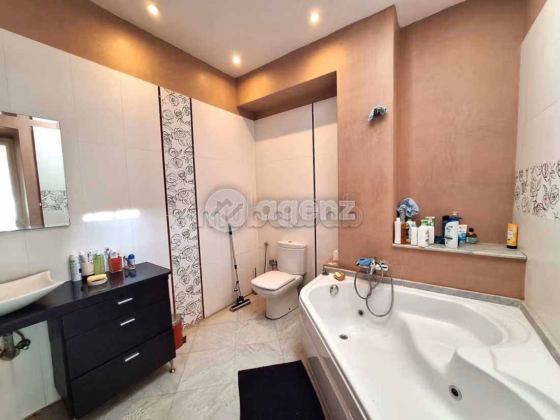 Luxury villa for sale in Palmier. 4 lovely rooms. Parking spaces and beautiful garden