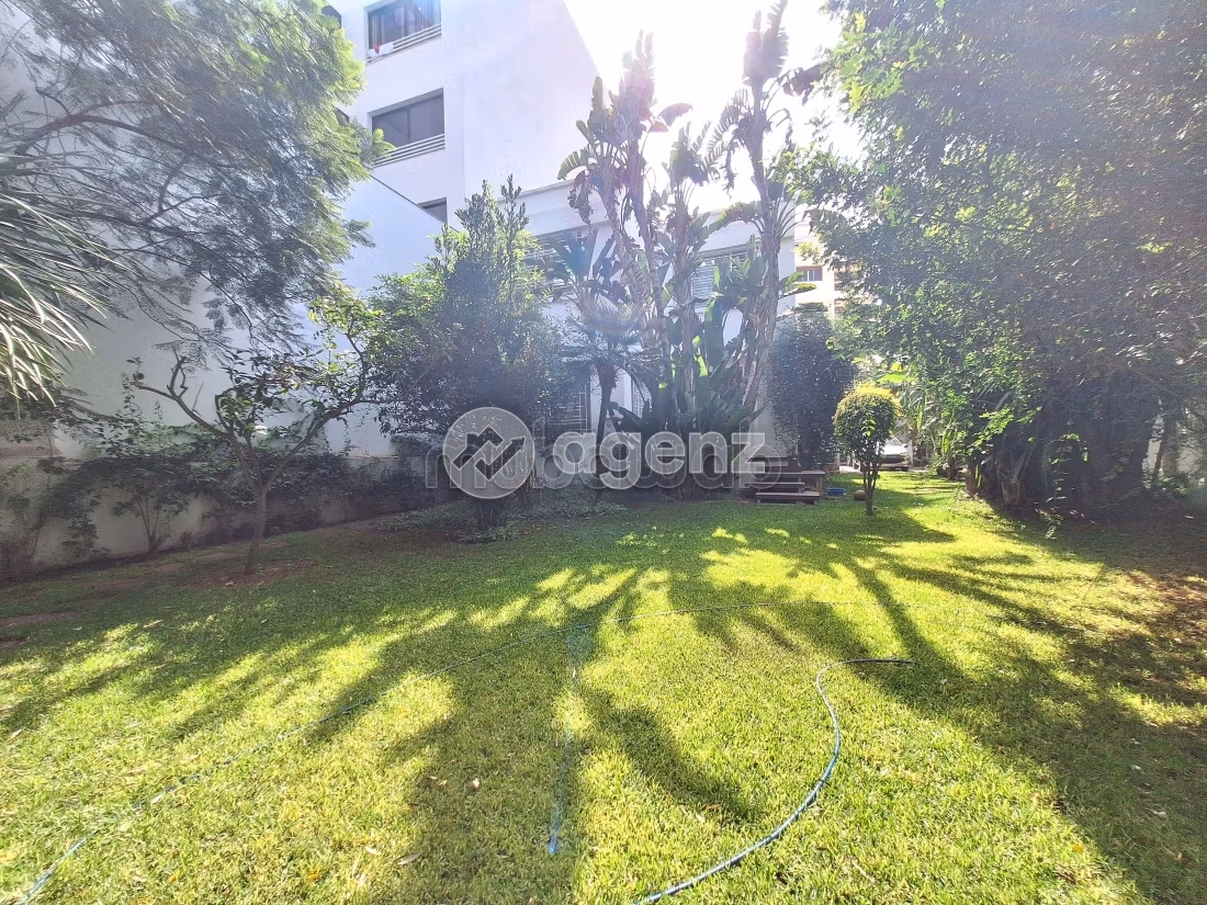 Luxury villa for sale in Palmier. 4 lovely rooms. Parking spaces and beautiful garden