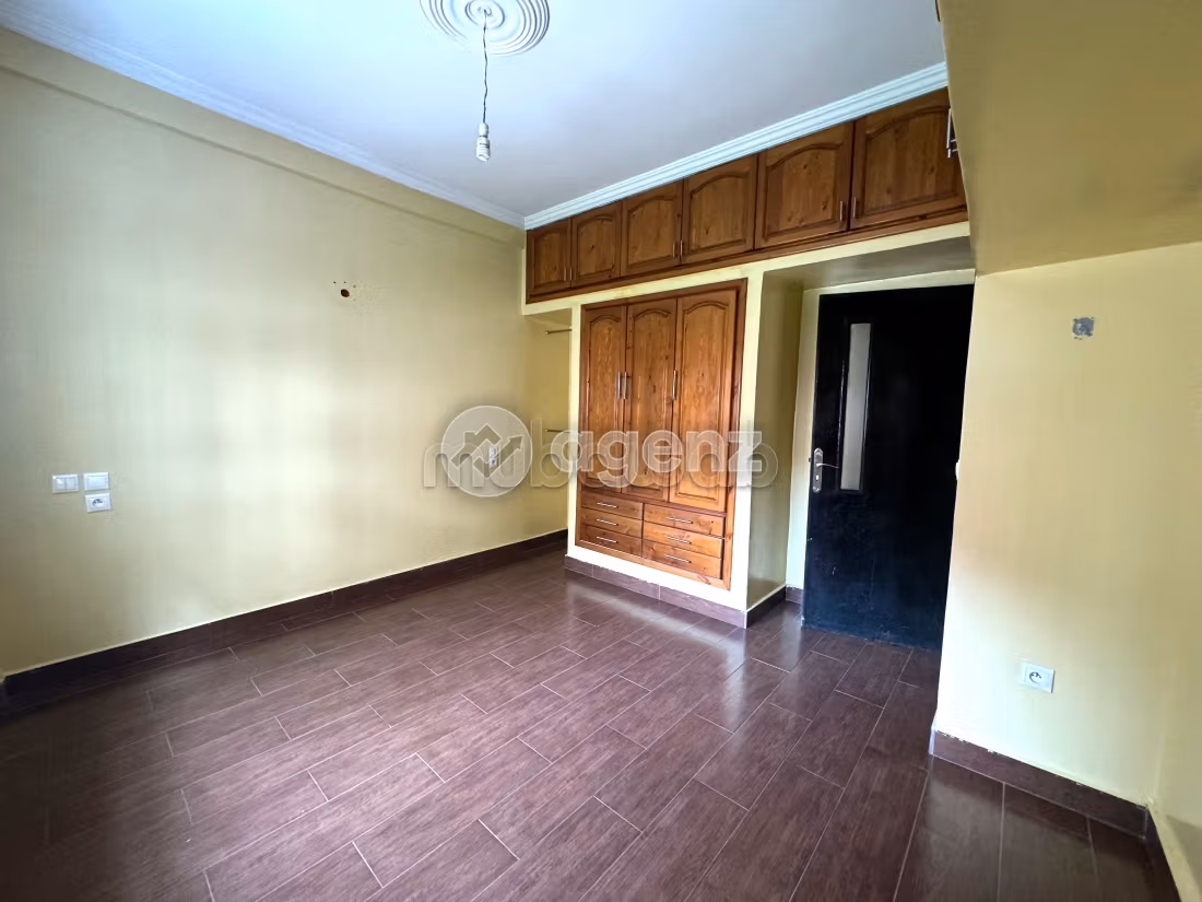 Splendido appartamento in vendita a Nassim 1.2 camere da letto. Garage e ascensore