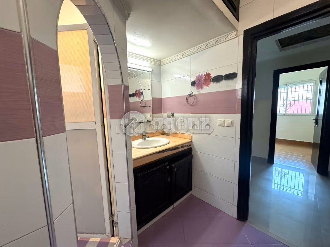 Splendido appartamento in vendita a Nassim 1.2 camere da letto. Garage e ascensore