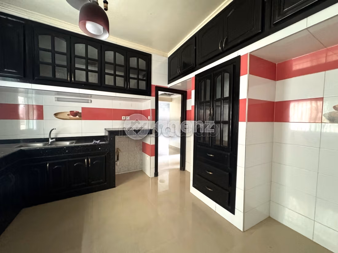 Splendido appartamento in vendita a Nassim 1.2 camere da letto. Garage e ascensore