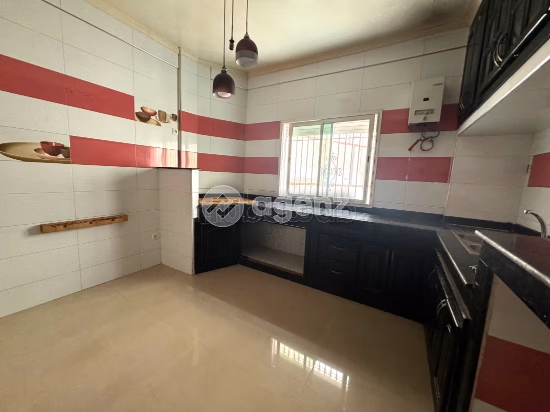 Splendido appartamento in vendita a Nassim 1.2 camere da letto. Garage e ascensore