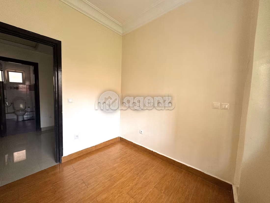 Splendido appartamento in vendita a Nassim 1.2 camere da letto. Garage e ascensore