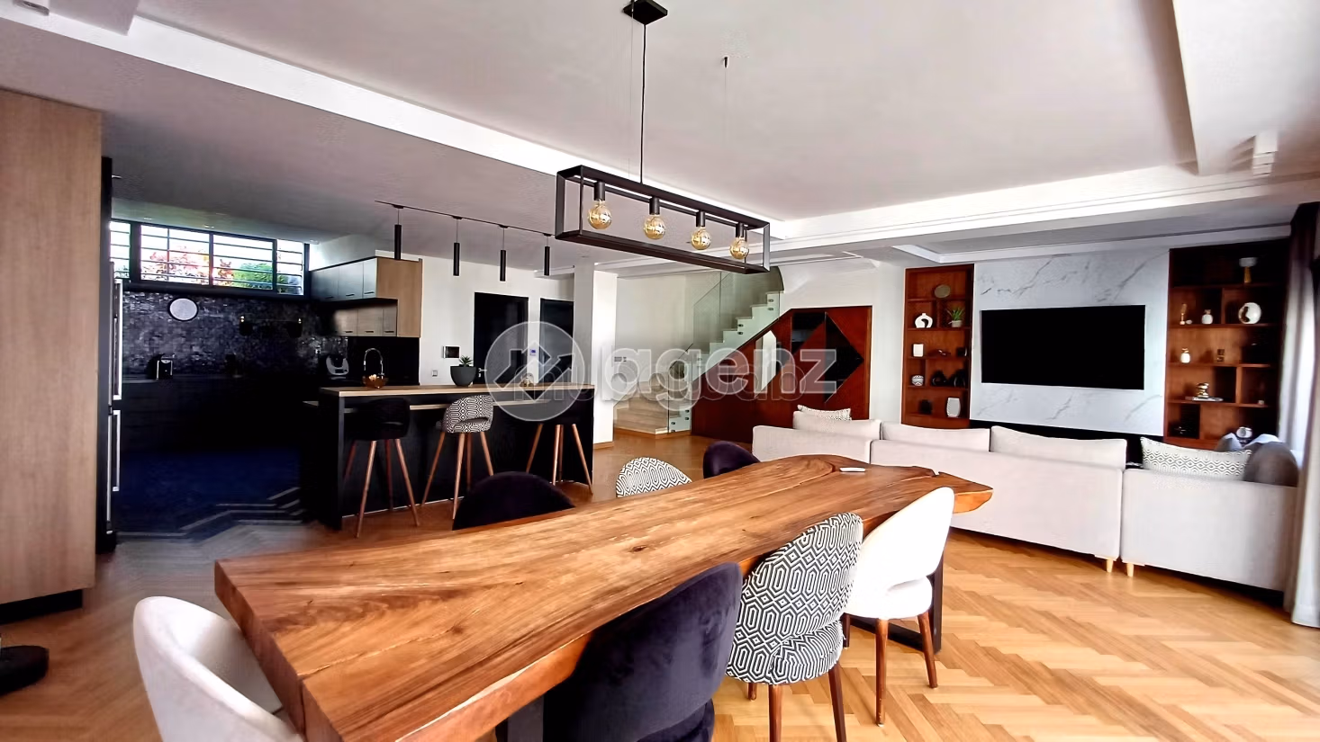 Villa de alto standing en venta. 5 dormitorios. Con muebles