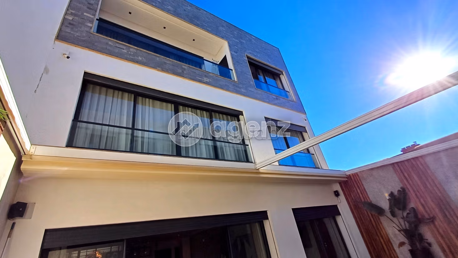 Villa de alto standing en venta. 5 dormitorios. Con muebles