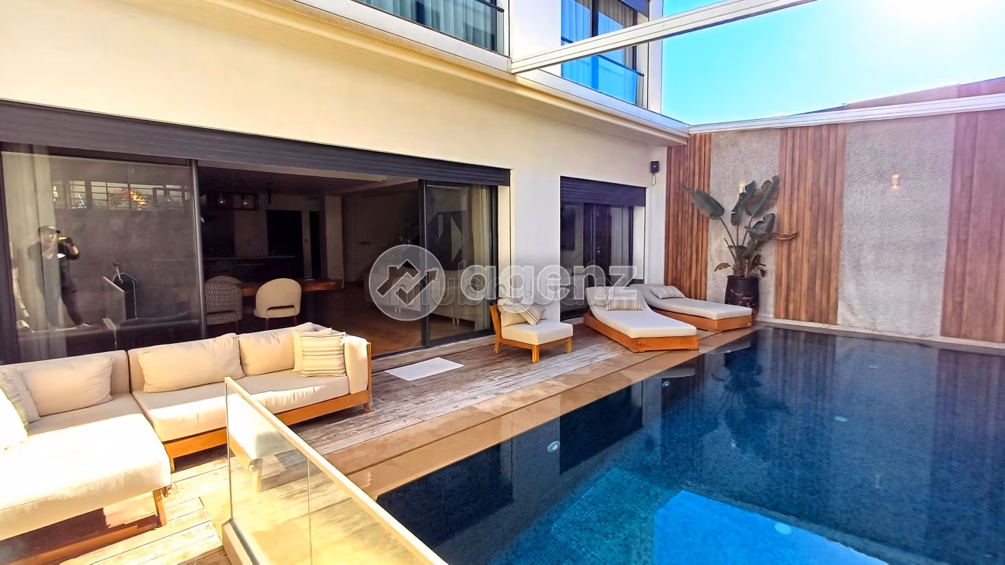 Villa de alto standing en venta. 5 dormitorios. Con muebles