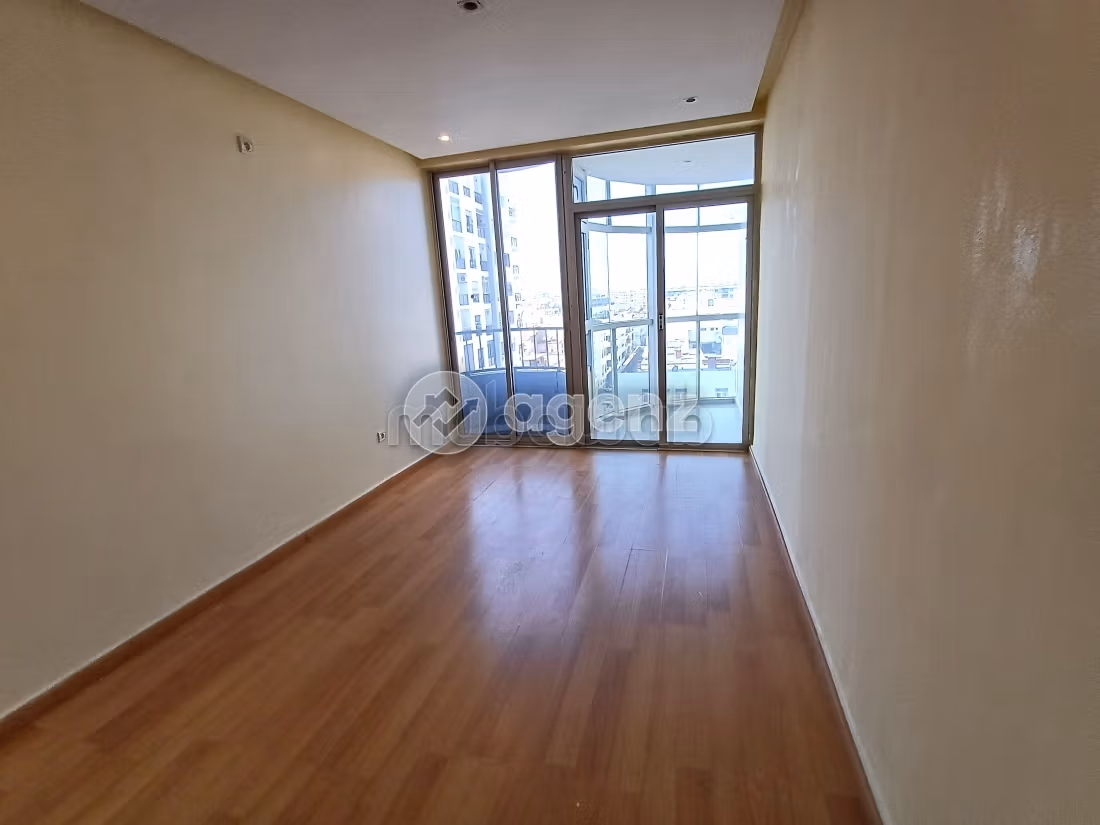 Ufficio in affitto a Gauthier. Superficie di 167 m². Garage e terrazzo