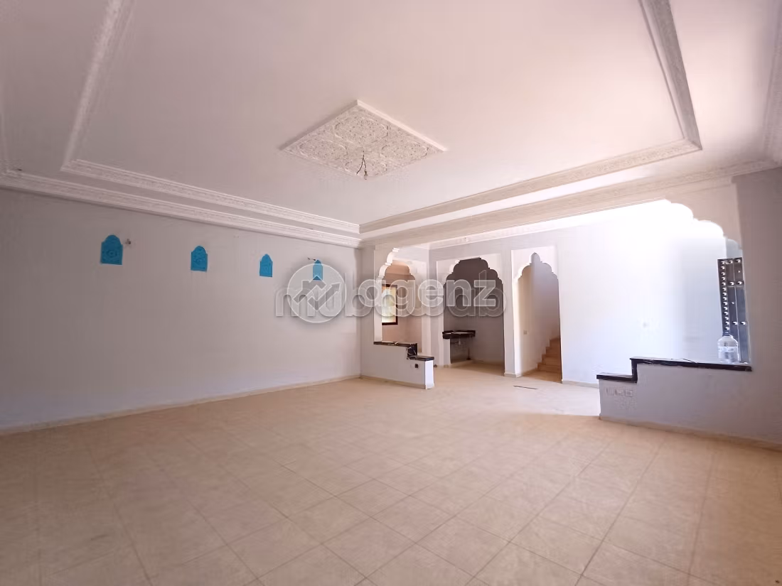 Fabulous house for sale in Daoudiat. 3 rooms. Garage and terrace