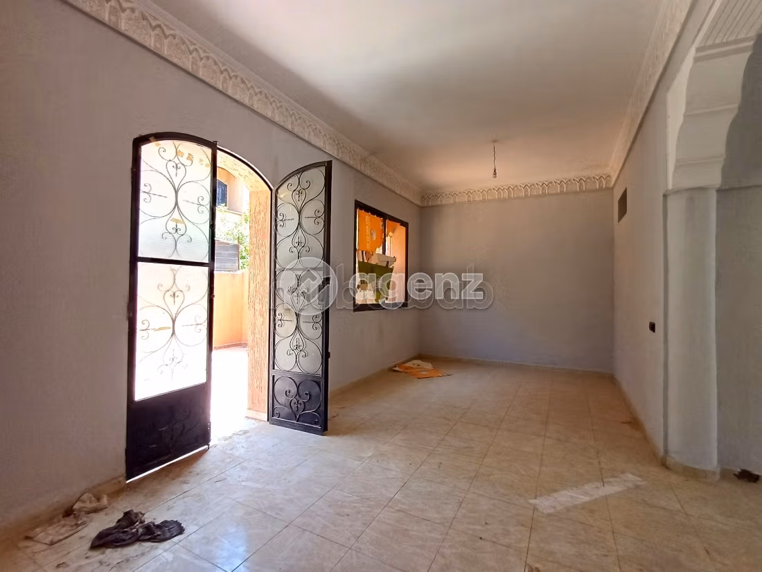 Fabulous house for sale in Daoudiat. 3 rooms. Garage and terrace
