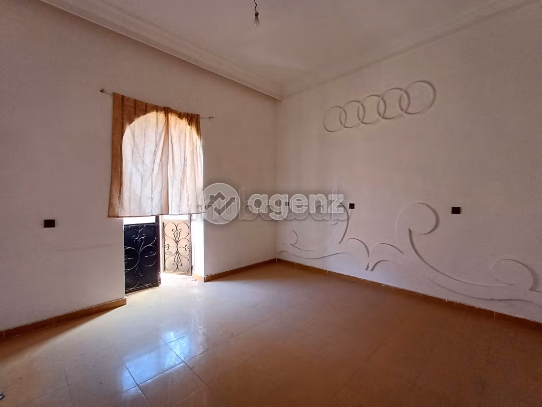 Fabulous house for sale in Daoudiat. 3 rooms. Garage and terrace