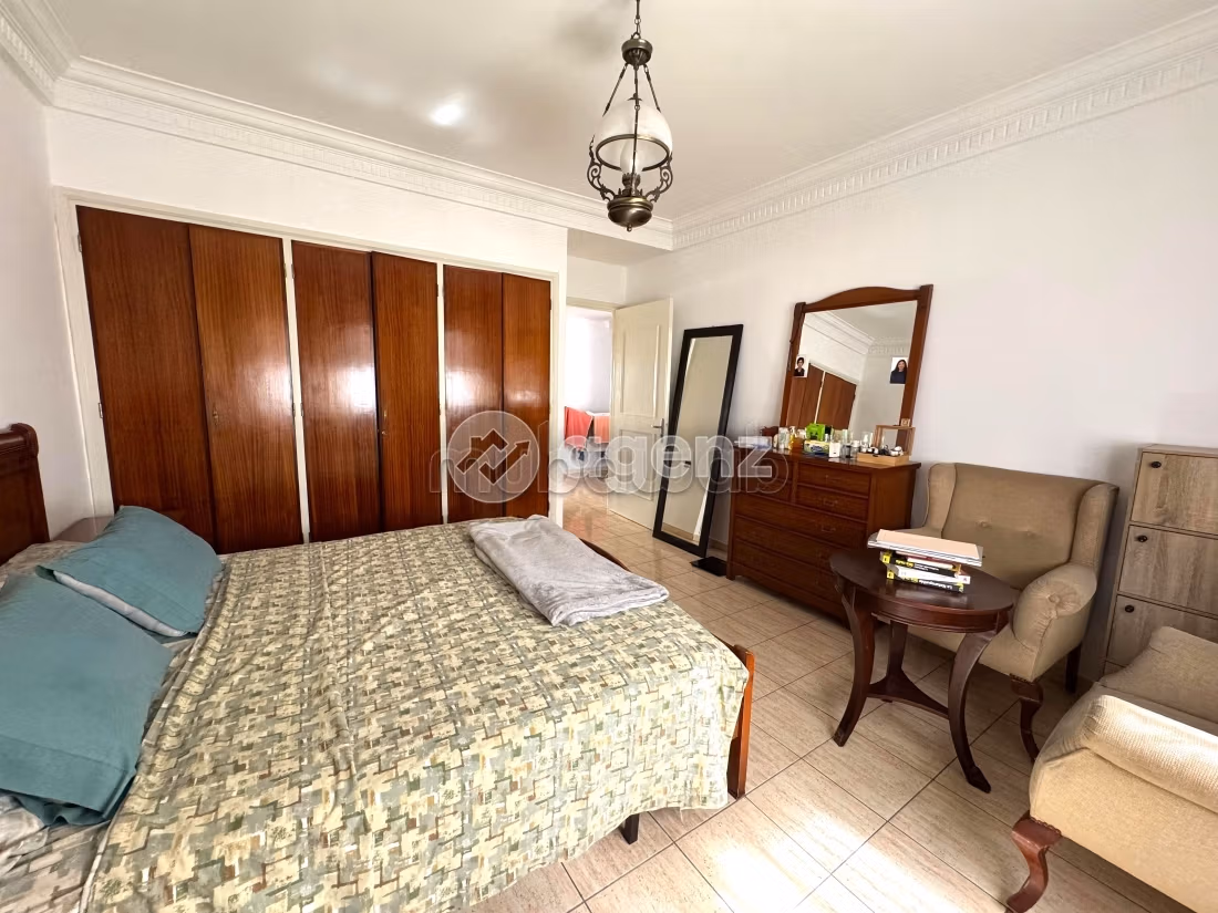 Piso en venta en Oulfa. Superficie de 144 m². Con garaje y ascensor