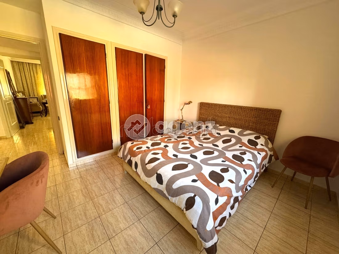 Piso en venta en Oulfa. Superficie de 144 m². Con garaje y ascensor