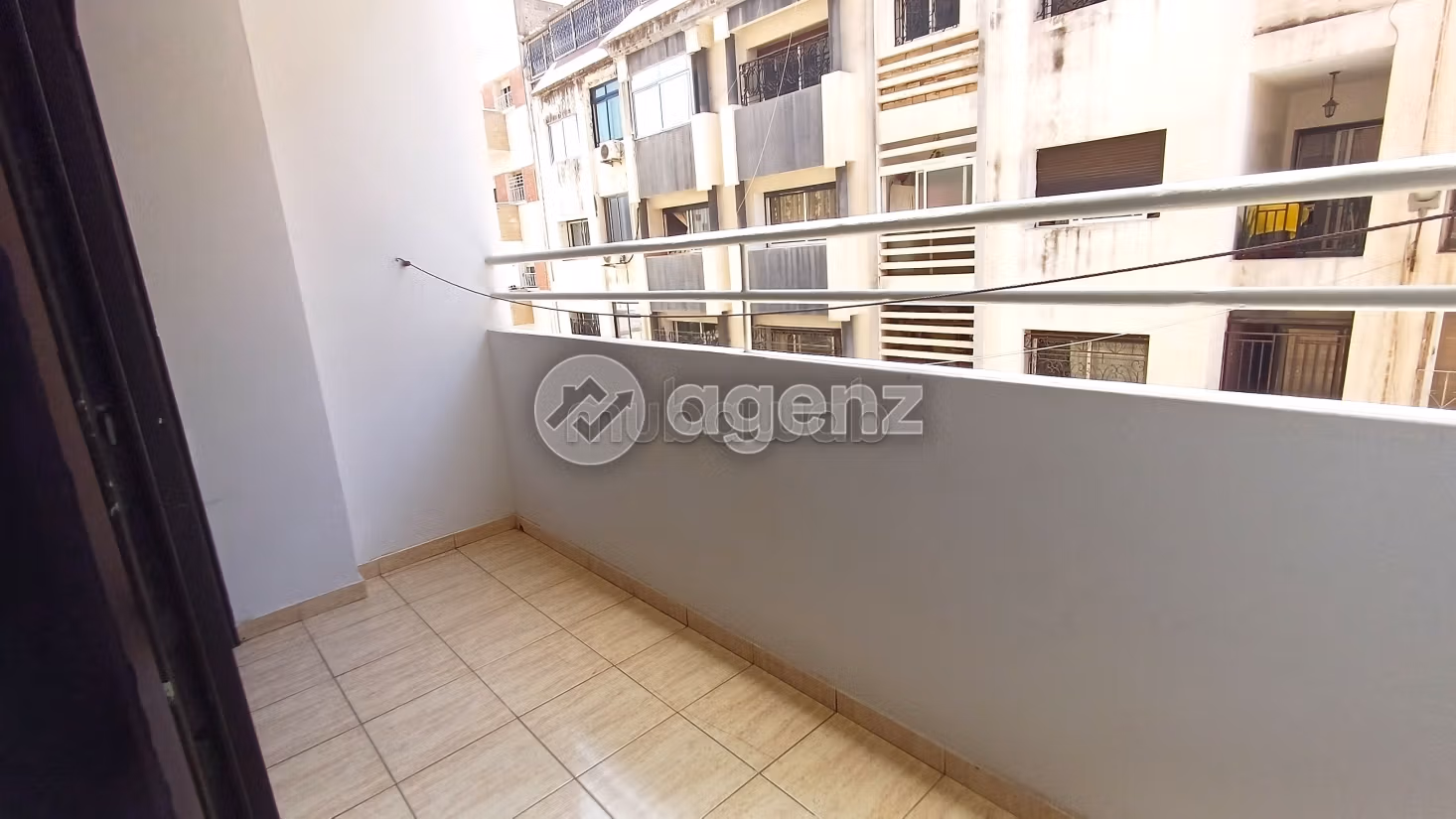 Piso en venta en Oulfa. Superficie de 144 m². Con garaje y ascensor
