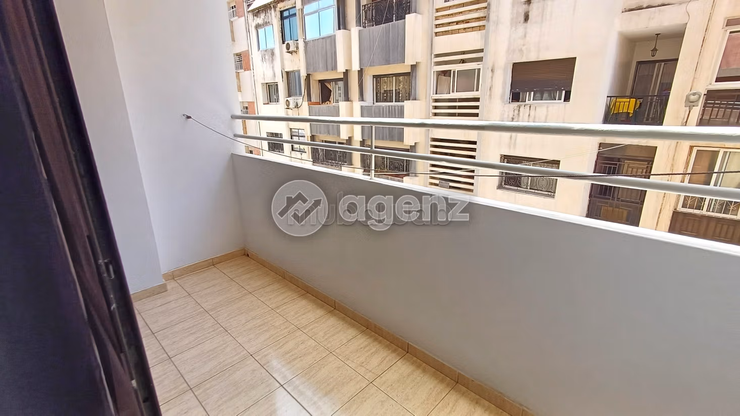 Piso en venta en Oulfa. Superficie de 144 m². Con garaje y ascensor