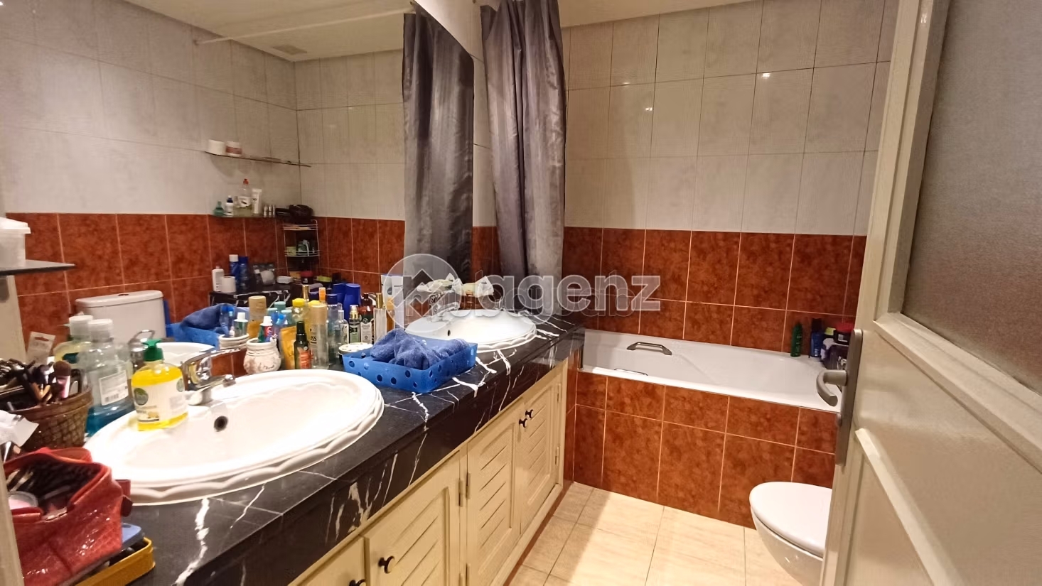 Piso en venta en Oulfa. Superficie de 144 m². Con garaje y ascensor