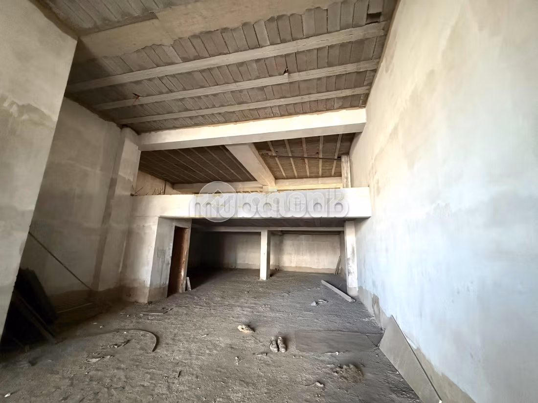 Locale commerciale da comprare a Oasis. Superficie di 285 m²