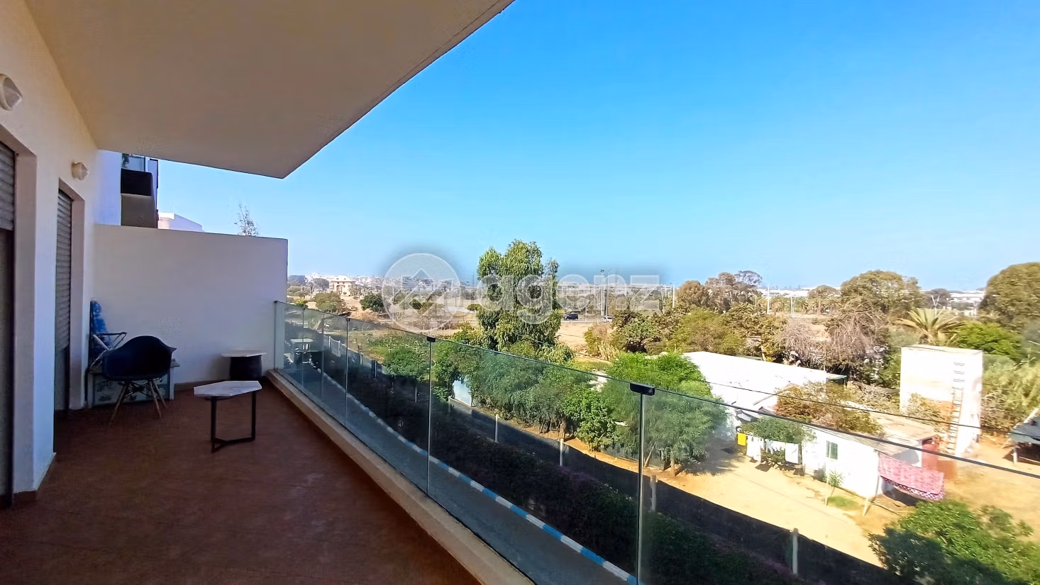 Se vende piso. 2 dormitorios. Ascensor y terraza