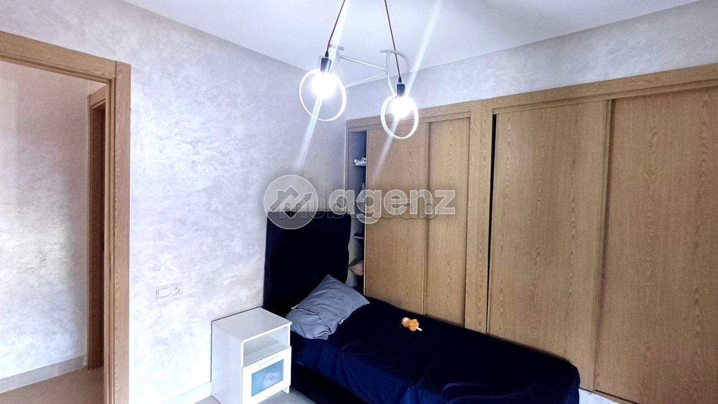 Se vende piso. 2 dormitorios. Ascensor y terraza