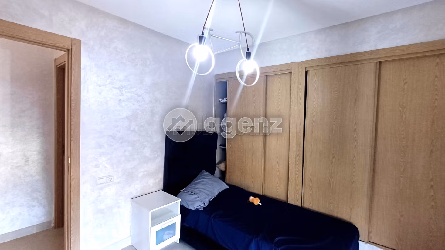 Se vende piso. 2 dormitorios. Ascensor y terraza