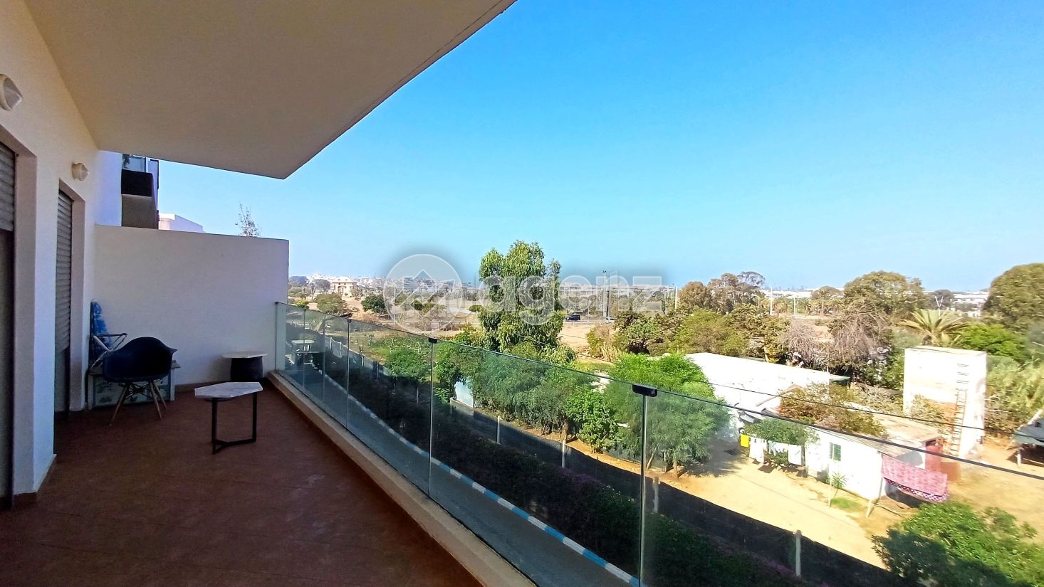 Se vende piso. 2 dormitorios. Ascensor y terraza