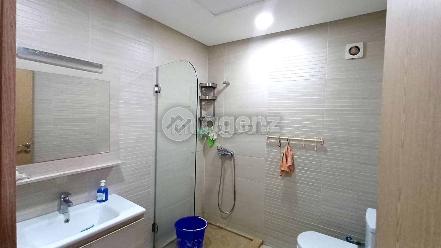 Se vende piso. 2 dormitorios. Ascensor y terraza