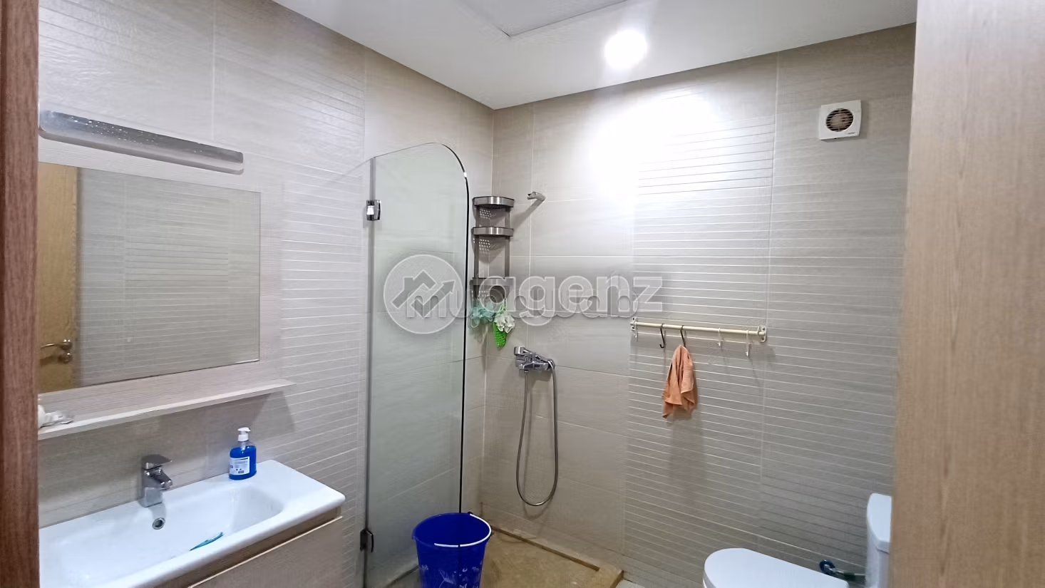 Se vende piso. 2 dormitorios. Ascensor y terraza