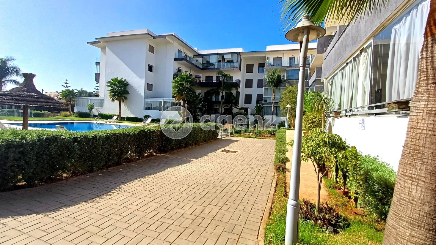 Se vende piso. 2 dormitorios. Ascensor y terraza