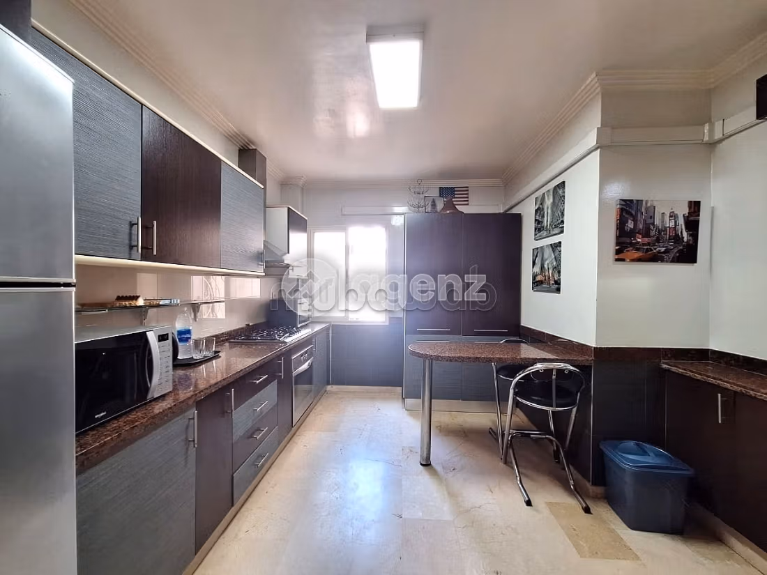 Affitta il tuo appartamento a Racine. 3 camere da letto. Terrazzo e garage
