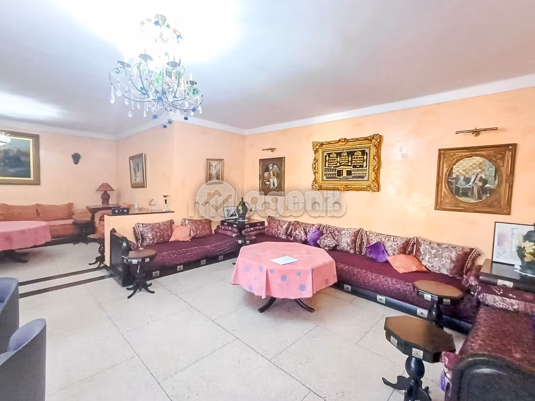 Appartamento in vendita a Liberté. Superficie 335 m². Ascensore e terrazzo