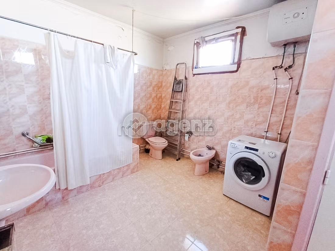 Appartamento in vendita a Liberté. Superficie 335 m². Ascensore e terrazzo