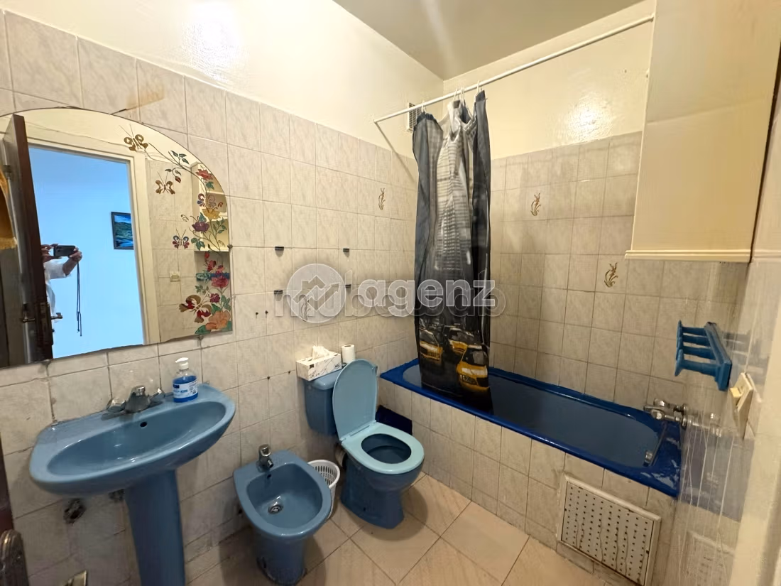 Sell apartment in Bourgogne Est. 3 rooms. Carpark and elevator