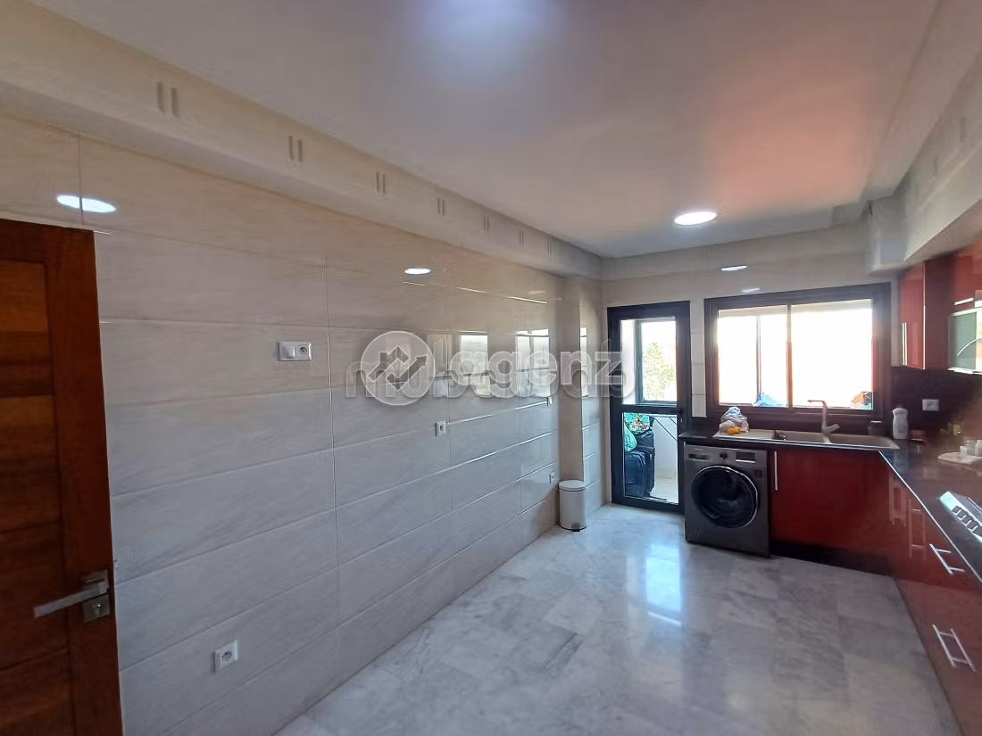 Appartamento da acquistare a Nouvelle Ville. 3 camere. Ascensore e posto auto