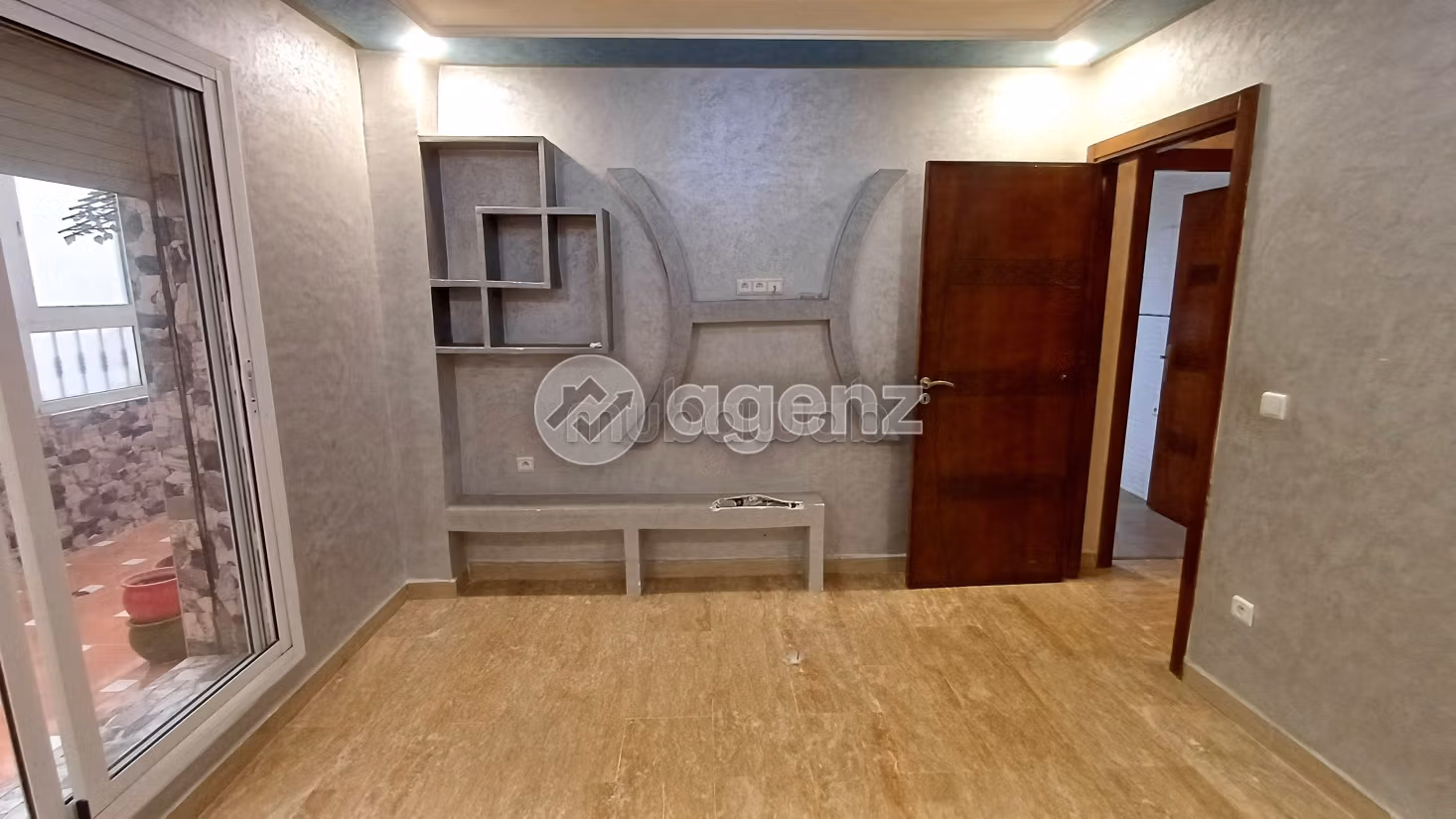 Se vende piso en Benkirane. Superficie 138 m². Bodega, gran terraza