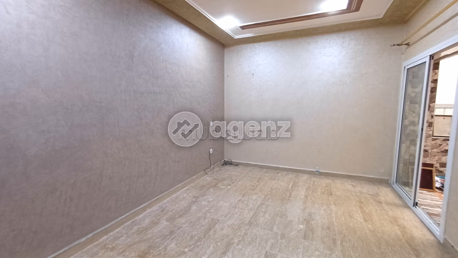 Se vende piso en Benkirane. Superficie 138 m². Bodega, gran terraza