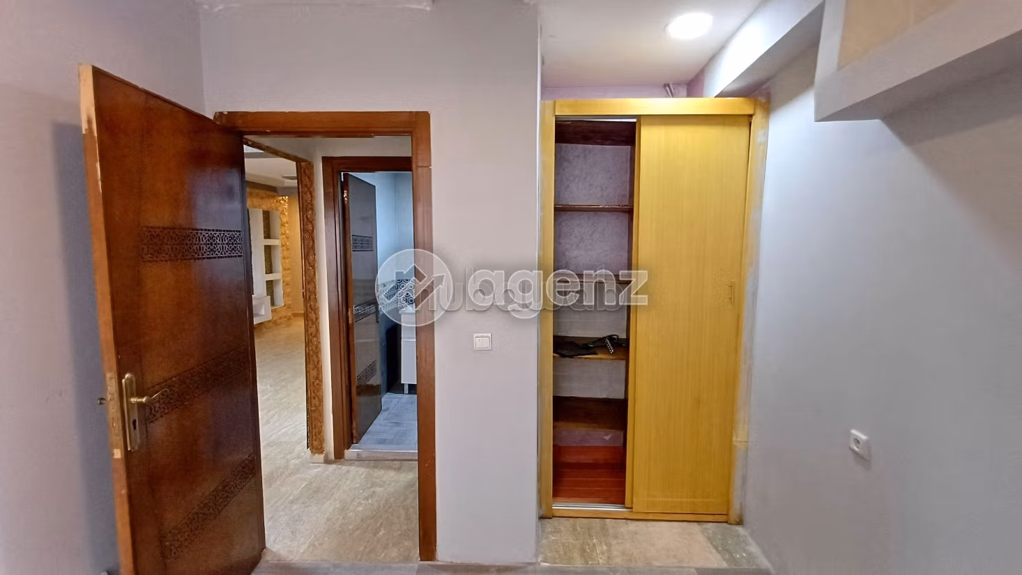 Se vende piso en Benkirane. Superficie 138 m². Bodega, gran terraza