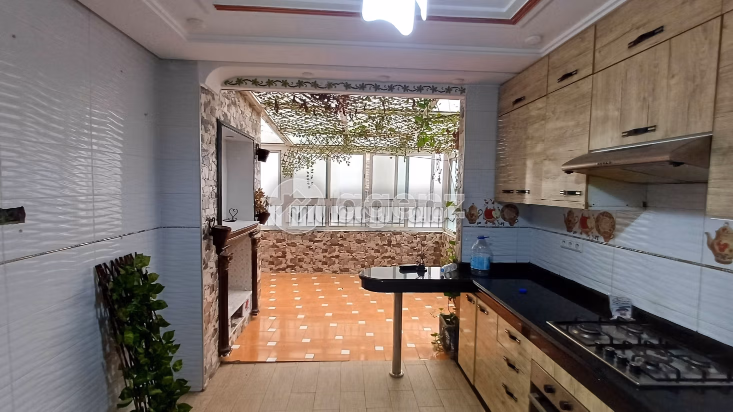 Se vende piso en Benkirane. Superficie 138 m². Bodega, gran terraza
