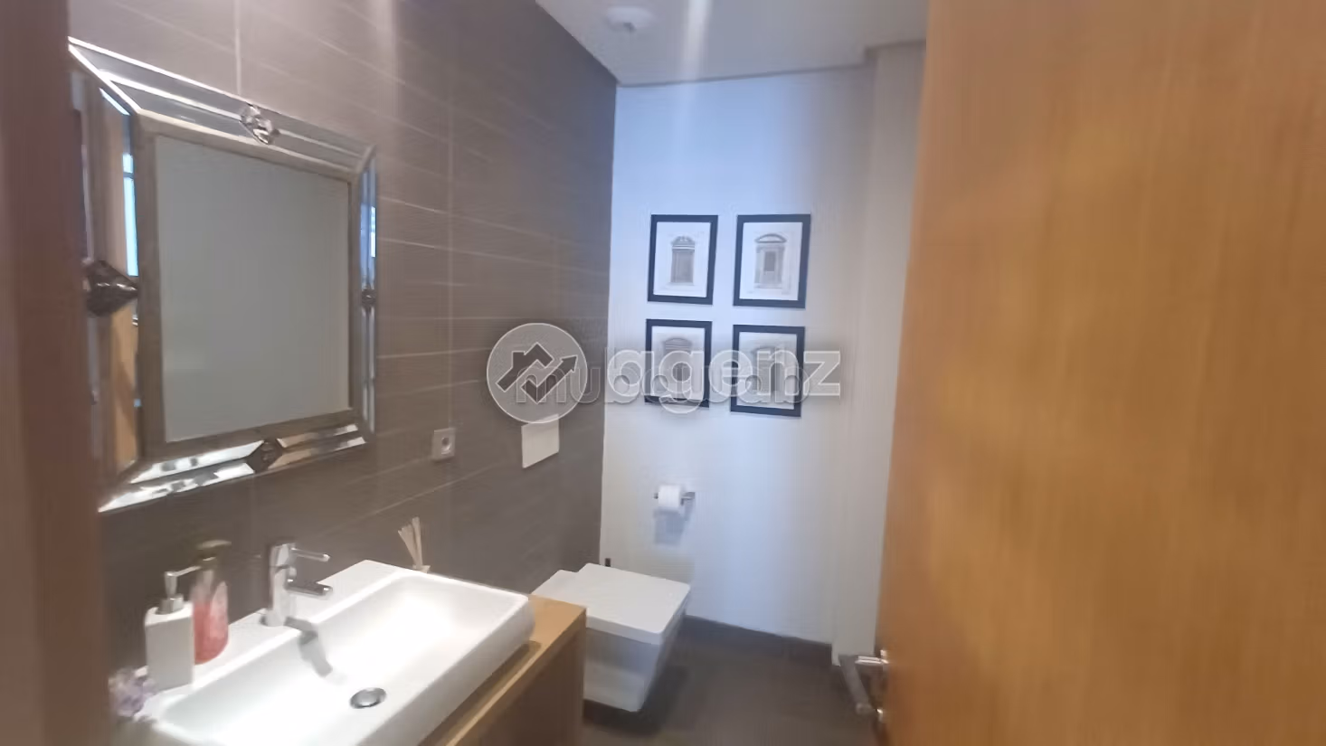 Great apartment for rent in Ain Diab. 2 rooms. Storage unit