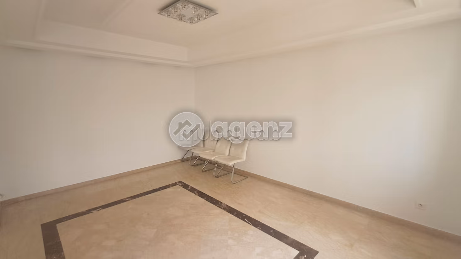 Apartment to purchase. Large area 250 m². With Lift, Balcony